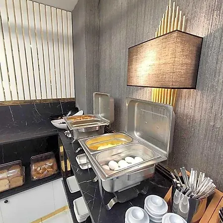 California Hotel 3*